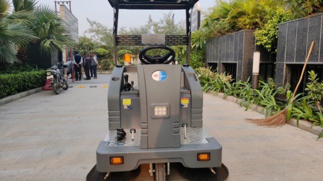 Road Sweeper Machine - SWR 1400