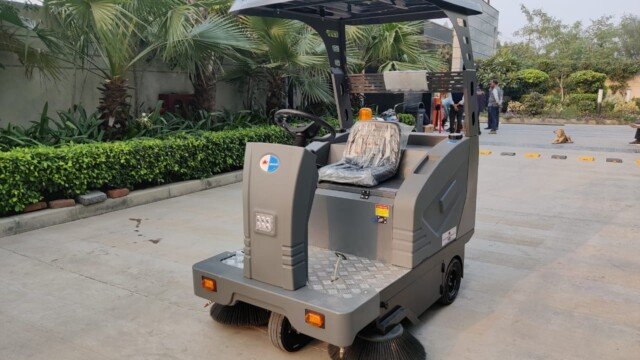 Road Sweeper Machine - SWR 1400