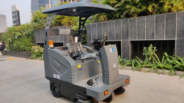 Road Sweeper Machine - SWR 1400